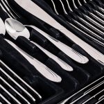 Set Tacâmuri RAWI 84 Piese – Inox Premium cu Suport Tip Cutie de Lemn Roșie, 9538, trendysanitary.ro